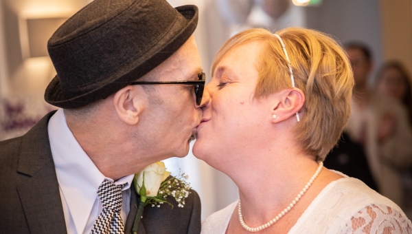 Hospice arranged wedding for man with terminal cancer