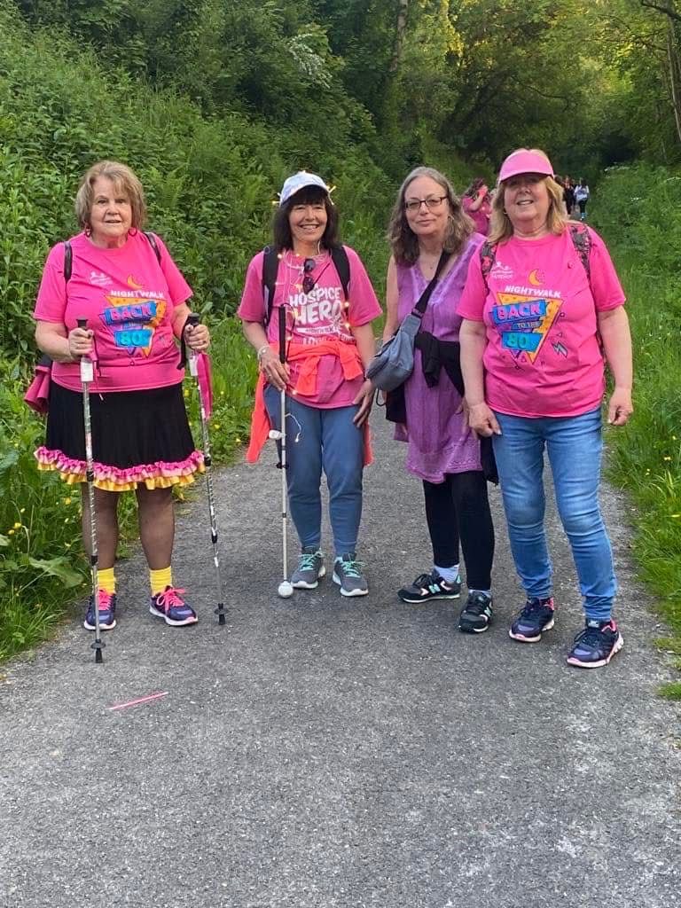 Linda And Her Friends At Nightwalk